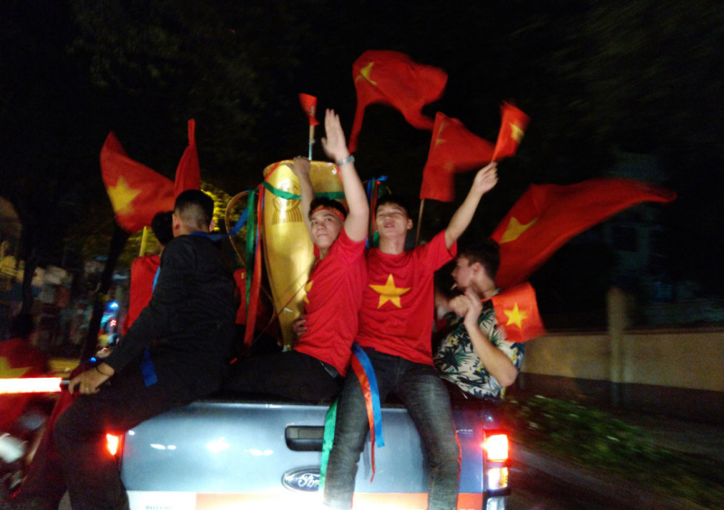 co dong vien sai gon di bao (1)