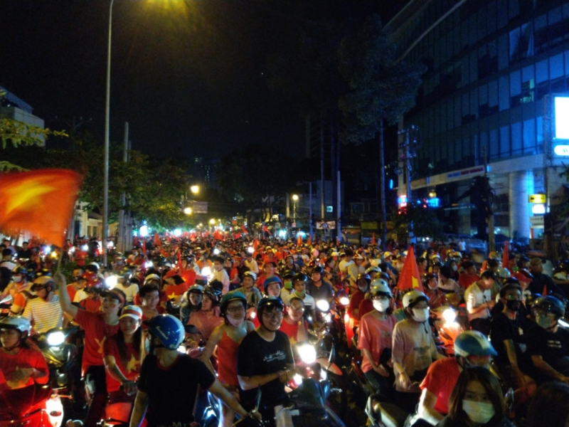 co dong vien sai gon di bao (11)