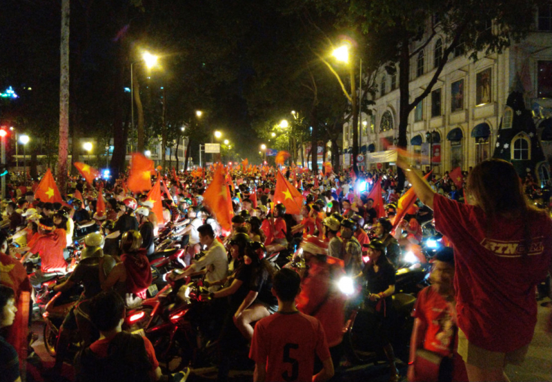 co dong vien sai gon di bao (13)