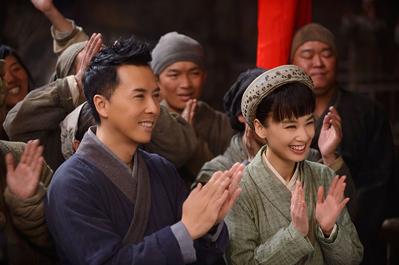 Chan-Tu-dan-hoa-soai-ca-xuyen-khong-trong-nguoi-ba