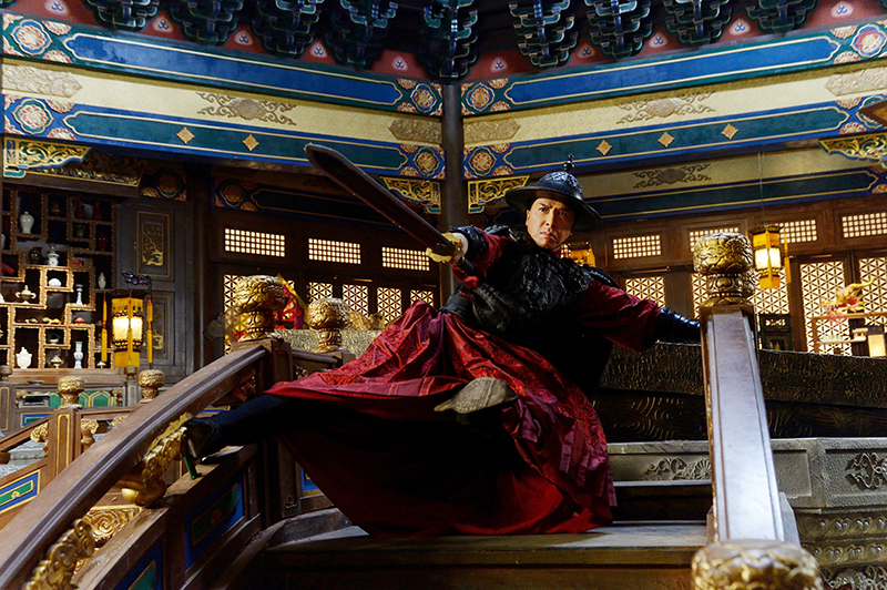 Chan-Tu-dan-hoa-soai-ca-xuyen-khong-trong-nguoi-ba