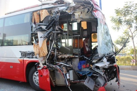 xe khach tong xe container1