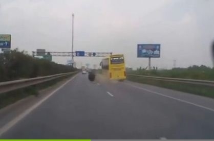 xe vang banh tren cao toc