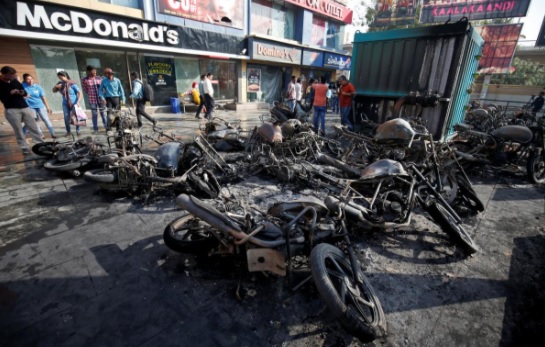 Hiện trường vụ biểu t&igrave;nh