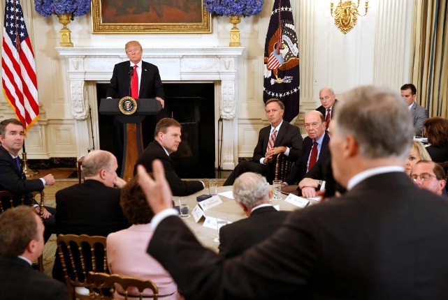 To&agrave;n cảnh cuộc họp tại Nh&agrave; Trắng