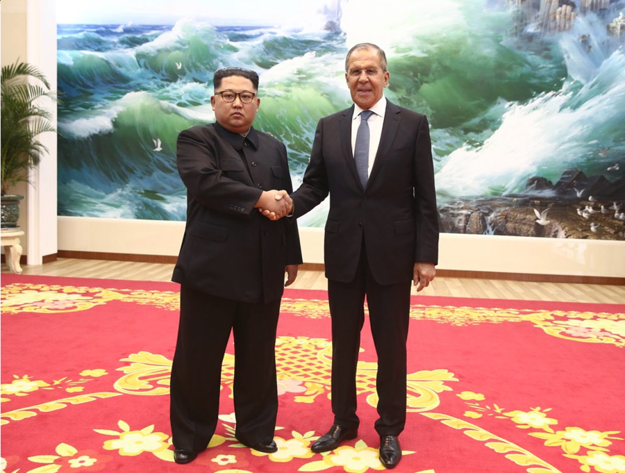 Ngoại trưởng Nga Lavrov v&agrave; Kim Jong-un