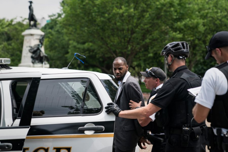 Ch&acirc;n dung kẻ bị bắt