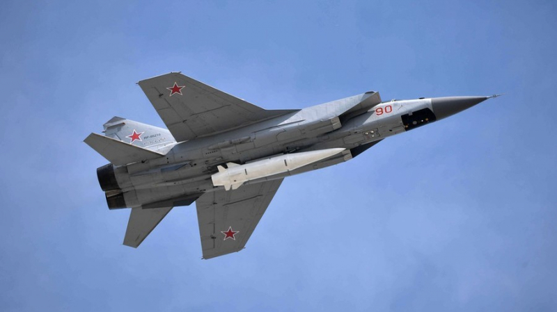 MIG-31 được trang bị tên lửa Kinzhal 1
