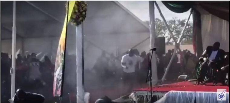 Kh&oacute;i bốc l&ecirc;n từ vụ nổ ở Bulawayo