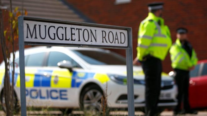 Cảnh s&aacute;t phong tỏa 2