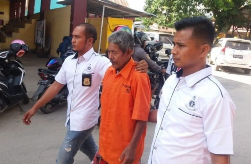 Ph&aacute;p sư bị bắt mặc &aacute;o m&agrave;u cam