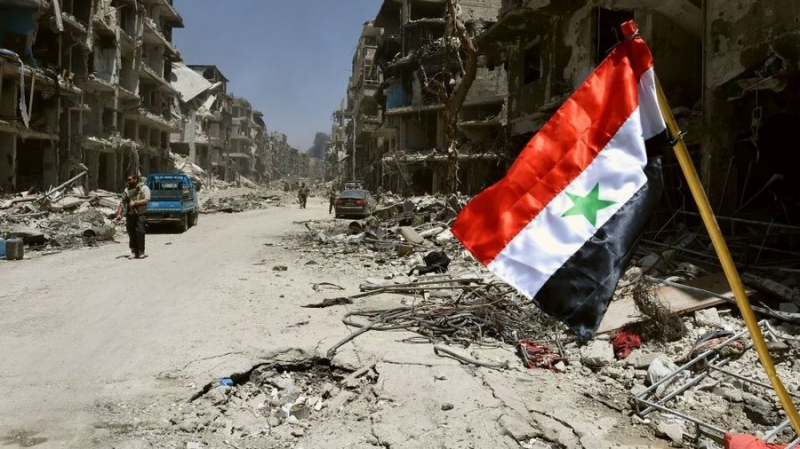 Cờ Syria được treo tại v&ugrave;ng Yarmouk