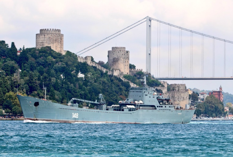 t&agrave;u Nga cập cảng Syria 4