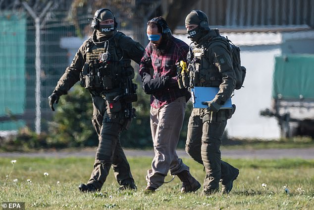 El-Motassadeq bị hộ tống tại nhà tù ở Hamburg