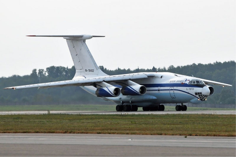 M&aacute;y bay Il-76