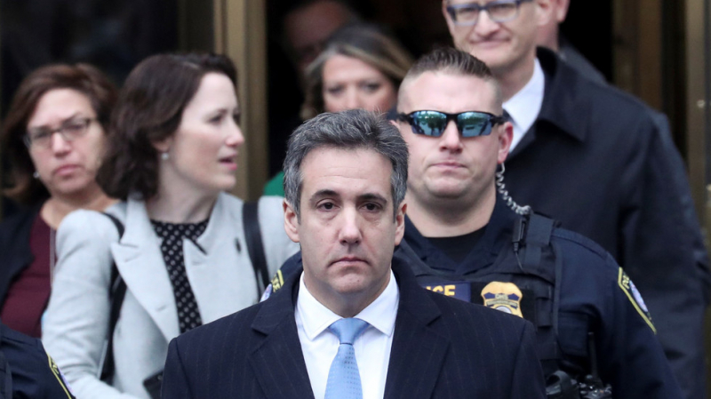 Michael Cohen rời phi&ecirc;n t&ograve;a sau khi lĩnh bản &aacute;n 3 