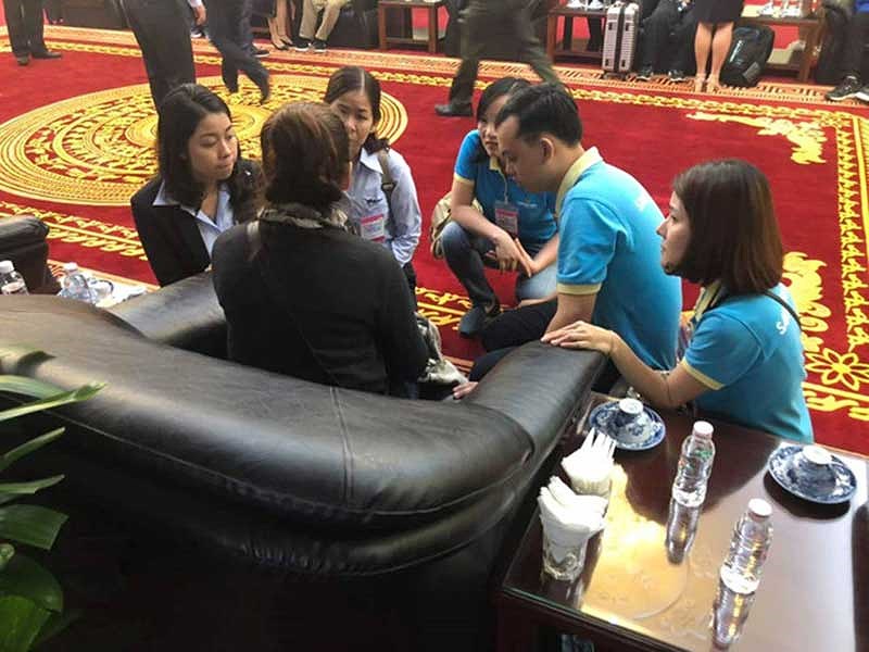 CÁc nhân viên Saigontourist thăm hỏi