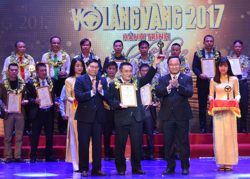 Khuat Viet Hung van Nguyen Van Thanh trao giai ca 