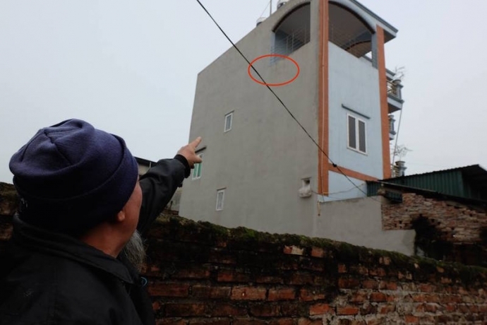 thai-nhi-bi-vut-sau-vuon-hinh-anh-1406