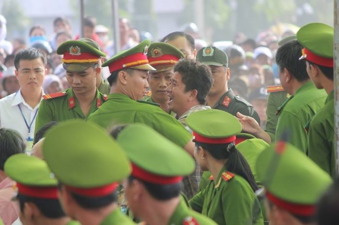 12395087_904916539603833_1007498552_n