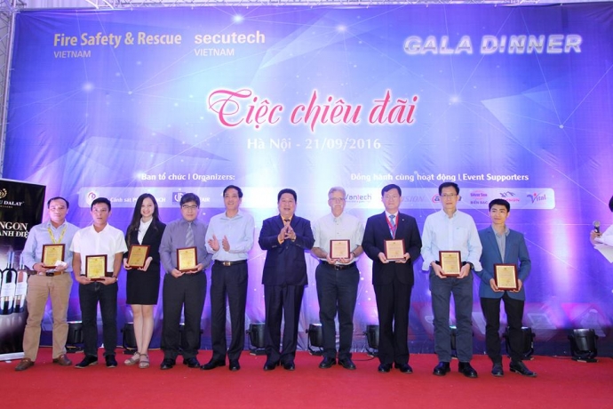 14643185_1113262118789860_555117169_n