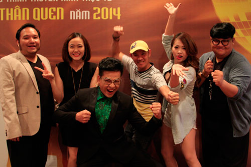 Khi được hỏi về kh&oacute; khăn khi phải l&agrave; người chấm điểm cho cậu con trai, ca sĩ Ho&agrave;i L&acirc;m cũng tham gia chương tr&igrave;nh, Ho&agrave;i Linh vui vẻ chia sẻ anh sẽ kh&ocirc;ng hề c&oacute; bất kỳ du di, thi&ecirc;n vị n&agrave;o m&agrave; sẽ đối xử c&ocirc;ng bằng như c&aacute;c th&iacute; sinh kh&aacute;c để anh ch&agrave;ng th&iacute; sinh n&agrave;y c&oacute; được những trải nghiệm cho ri&ecirc;ng m&igrave;nh.