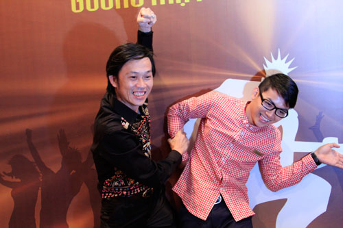 Khi được hỏi về kh&oacute; khăn khi phải l&agrave; người chấm điểm cho cậu con trai, ca sĩ Ho&agrave;i L&acirc;m cũng tham gia chương tr&igrave;nh, Ho&agrave;i Linh vui vẻ chia sẻ anh sẽ kh&ocirc;ng hề c&oacute; bất kỳ du di, thi&ecirc;n vị n&agrave;o m&agrave; sẽ đối xử c&ocirc;ng bằng như c&aacute;c th&iacute; sinh kh&aacute;c để anh ch&agrave;ng th&iacute; sinh n&agrave;y c&oacute; được những trải nghiệm cho ri&ecirc;ng m&igrave;nh.