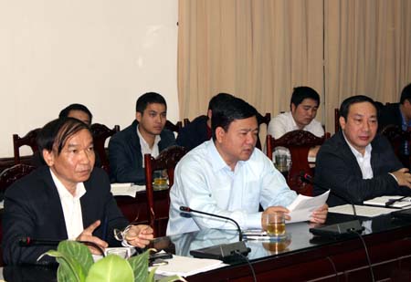 Bộ trưởng Đinh La Thăng chủ tr&igrave; cuộc họp.