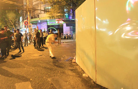 Lực lượng CSGT kh&aacute;m nghiệm hiện trường