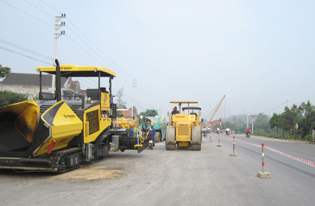 C&aacute;c dự &aacute;n mở rộng n&acirc;ng cấp QL1, QL14 đang được đồng loạt triển khai để ho&agrave;n th&agrave;nh, khai th&aacute;c cuối năm 2015, đầu năm 2016