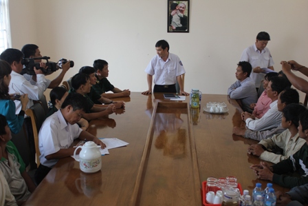 &Ocirc;ng Phạm Hi&ecirc;̉n - Giám đ&ocirc;́c Vung tau MRCC cảm ơn các lực lượng ph&ocirc;́i hợp và chúc mừng thuy&ecirc;̀n vi&ecirc;n thoát nạn