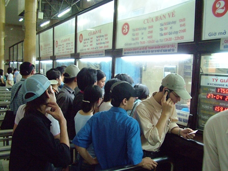 Mua v&eacute; ga H&agrave; Nội