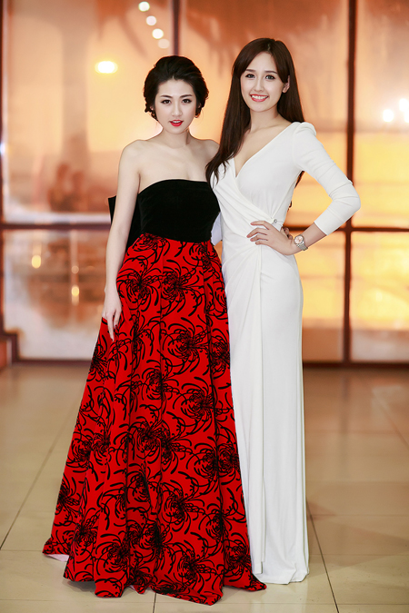  T&uacute; Anh lộng lẫy kh&ocirc;ng hề thua k&eacute;m đ&agrave;n chị trong một thiết kế của Huy Trần.