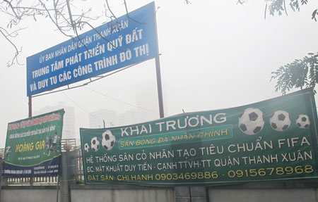 Băng r&ocirc;n quảng c&aacute;o dịch vụ b&ecirc;n ngo&agrave;i tường r&agrave;o phần đất dự &aacute;n