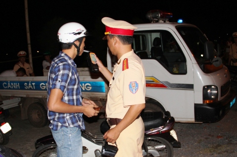 Đ&atilde; đến l&uacute;c phải mạnh tay với t&igrave;nh trạng uống rượu bia điều khiển phương tiện giao th&ocirc;ng
