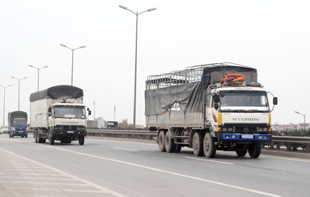  Xe vận tải h&agrave;ng h&oacute;a từ 10 tấn trở l&ecirc;n sẽ l&agrave; đối tượng phải lắp đặt thiết bị GSHT