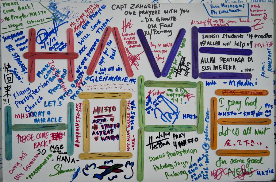 H&igrave;nh ảnh thế giới cầu nguyện chiếc MH370 quay trở lại 