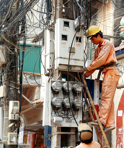 M&ugrave;a h&egrave; năm nay, người d&acirc;n vẫn phải đối mặt với nỗi lo sự cố mất điện v&agrave; cắt điện lu&acirc;n phi&ecirc;n 