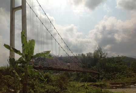 &hellip;kh&ocirc;ng c&oacute; biển b&aacute;o hiệu, kh&ocirc;ng giới hạn tải trọng cầu v&agrave; cũng kh&ocirc;ng kinh ph&iacute; duy tu sửa chữa