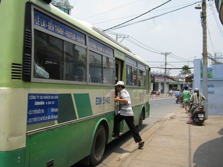 Việc ph&aacute;t hiện v&agrave; xử l&yacute; nhiều xe bu&yacute;t sai phạm hiện nay chủ yếu dựa v&agrave;o phản &aacute;nh của người d&acirc;n v&agrave; b&aacute;o ch&iacute;