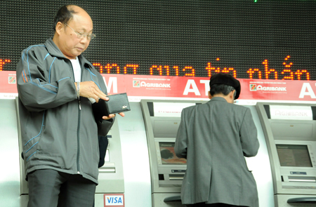 Với c&aacute;ch t&iacute;nh mới trong dự thảo Luật Bảo hiểm x&atilde; hội (sửa đổi), nhiều khả năng lương hưu của c&ocirc;ng chức sẽ sụt giảm