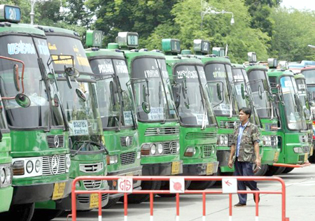 Mỗi xe kh&aacute;ch ở Th&aacute;i Lan sẽ lắp 3 camera