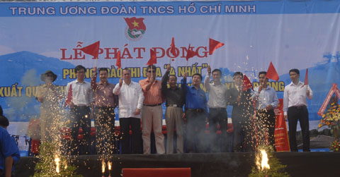 Ph&aacute;t lệnh xuất qu&acirc;n thi dua 