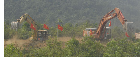 TNXP thi c&ocirc;ng đường Hồ Ch&iacute; Minh đoạn La Sơn - T&uacute;y Loan