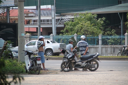 Kể cả đ&aacute;m 