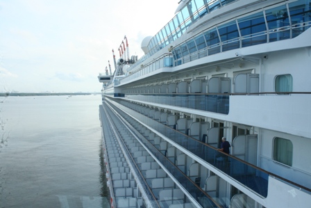 Một b&ecirc;n mạn của du thuyền