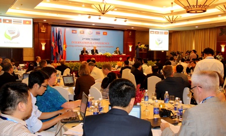 C&aacute;c đại biểu thống nhất quan điểm cần c&oacute; sự hợp t&aacute;c chặt chẽ giữa c&aacute;c nước trong giải quyết c&aacute;c vấn đề ở c&aacute;c lưu vực s&ocirc;ng xuy&ecirc;n bi&ecirc;n giới