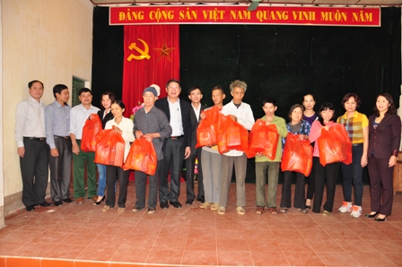 20 gia đ&igrave;nh c&oacute; ho&agrave;n cảnh kh&oacute; khăn tại Tuy&ecirc;n Quang đ&atilde; được nhận qu&agrave; của C&ocirc;ng đo&agrave;n Cienco 1