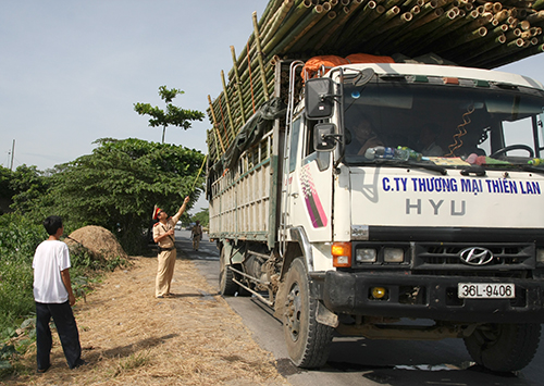 Kiểm tra chiều cao th&ugrave;ng xe tải cơi nới