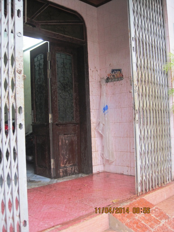 Nh&agrave; ri&ecirc;ng của PV Ngọc Minh bị kẻ xấu quăng 